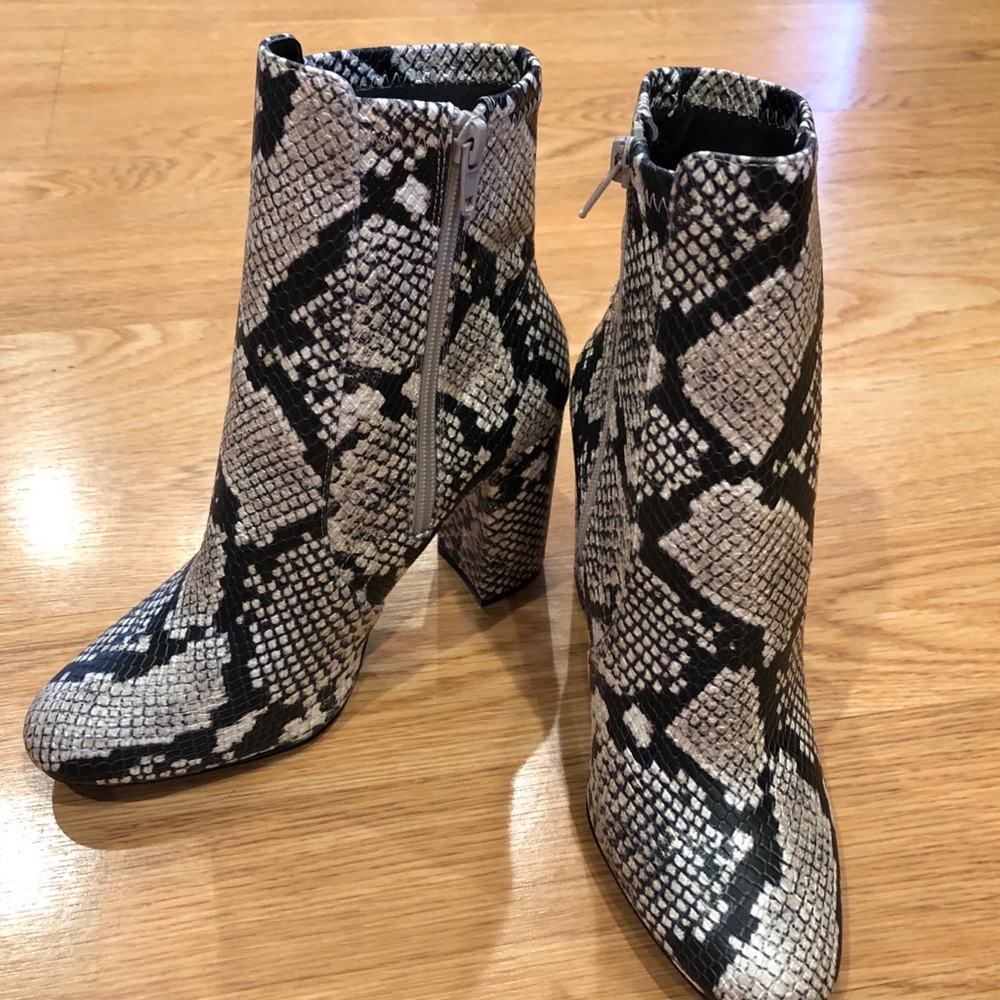 Aldo brand mini boot - never been worn